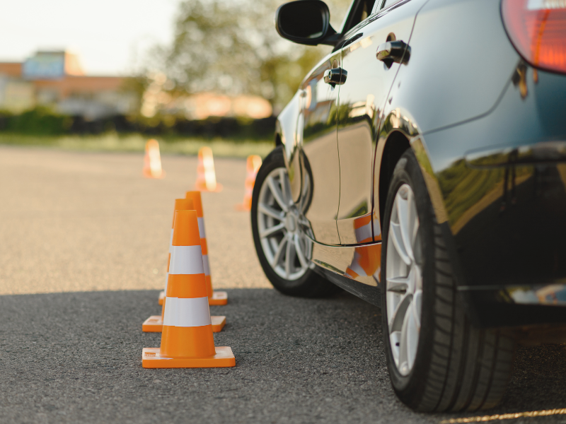 Voiture passant l'examen du permis de conduire