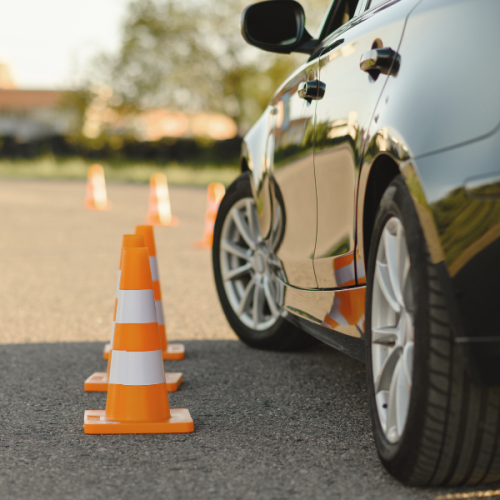 Voiture passant l'examen du permis de conduire